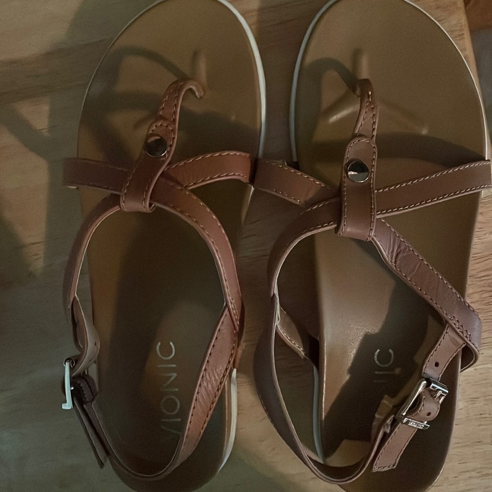 Vionic sandals size 6 - tan